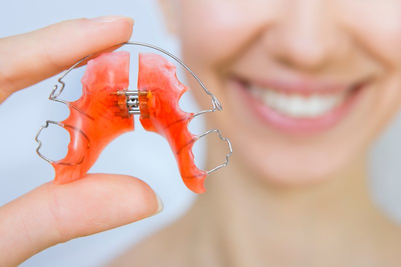 Close-up of a retainer